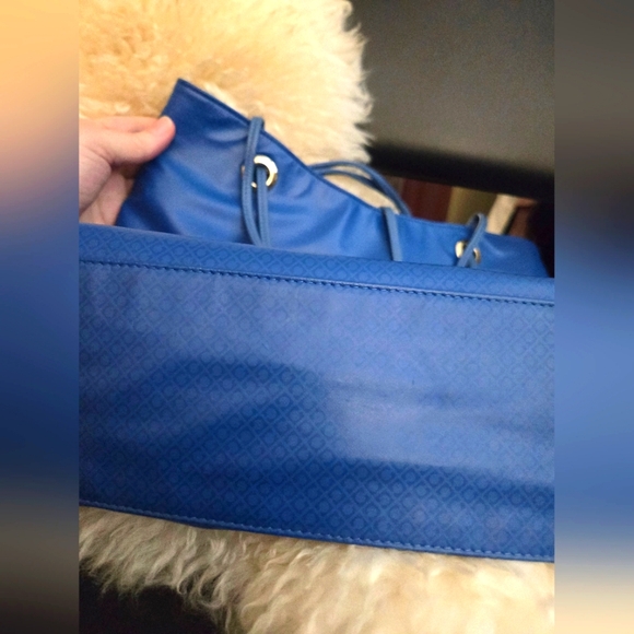 🦄Giveaway! 🦄GGheradini Italy blue bag AUTHENTIC  so SOFT! Shoulder bag - Picture 2 of 8